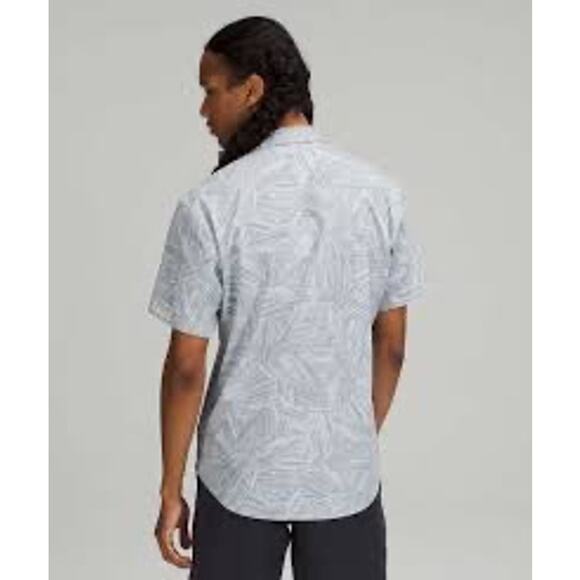 Lululemon Men's Airing Easy Short-Sleeve Shirt in Gray Pattern Size‎ XXL - Picture 2 of 7